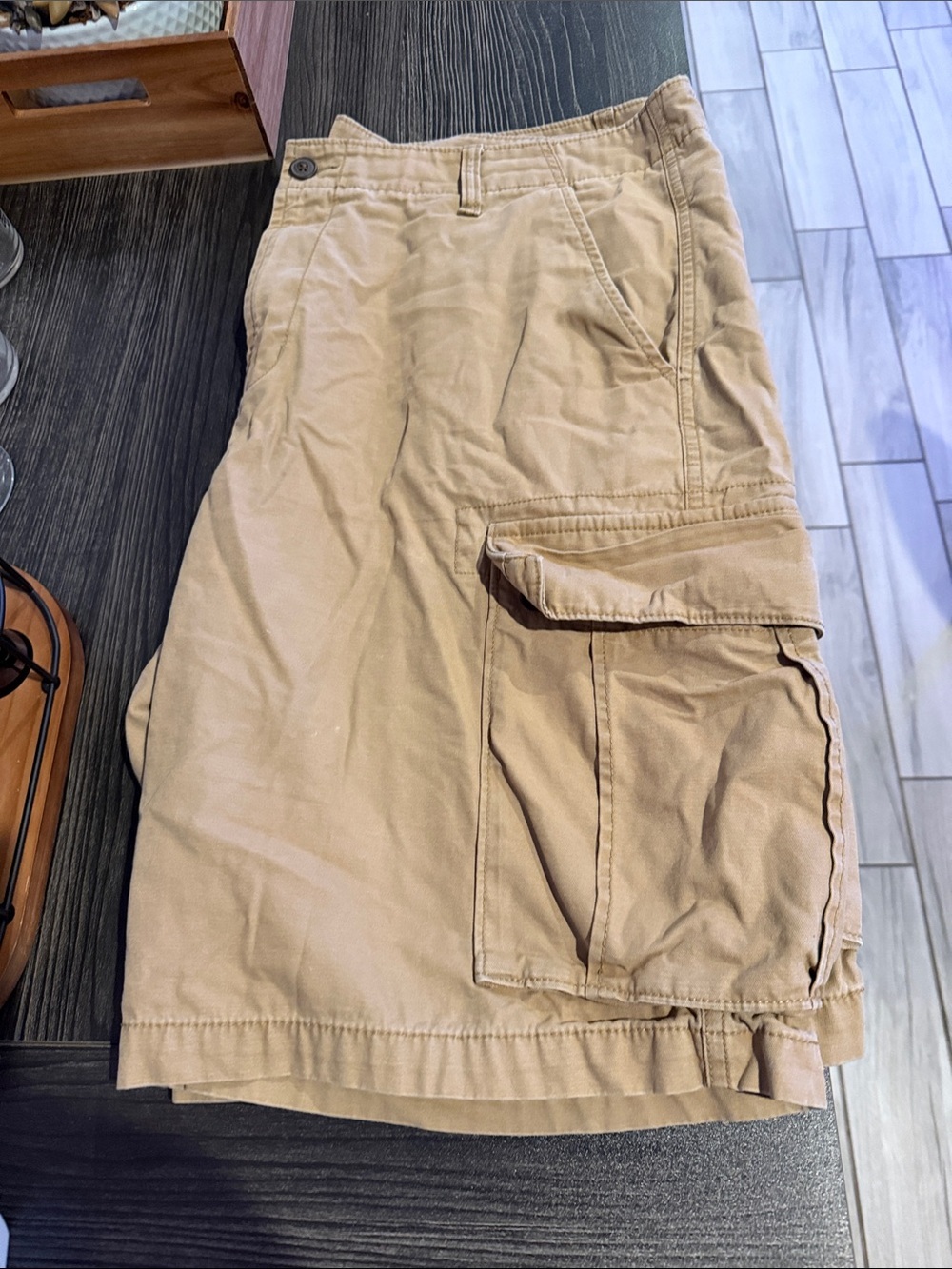 Old Navy Men’s Cargo Shorts in Tan Brown